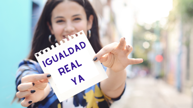 Fechar a brecha de gênero para uma recuperação com rosto de mulher